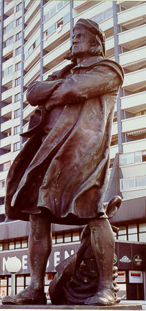 statue